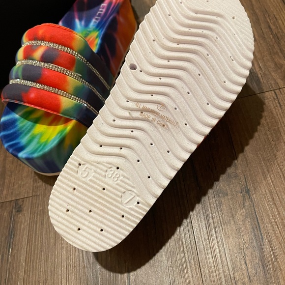 Sandals - Picture 3 of 3